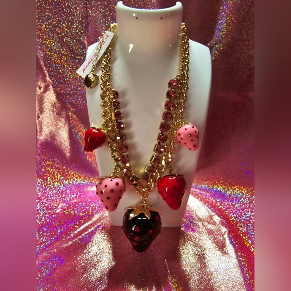 Betsey Johnson Strawberry necklace! - Picture 3 of 10